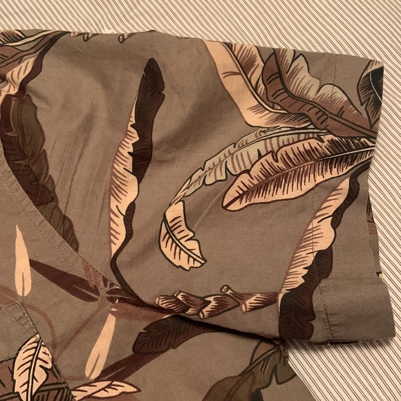 H&M short sleeved button down shirt - Picture 7 of 12